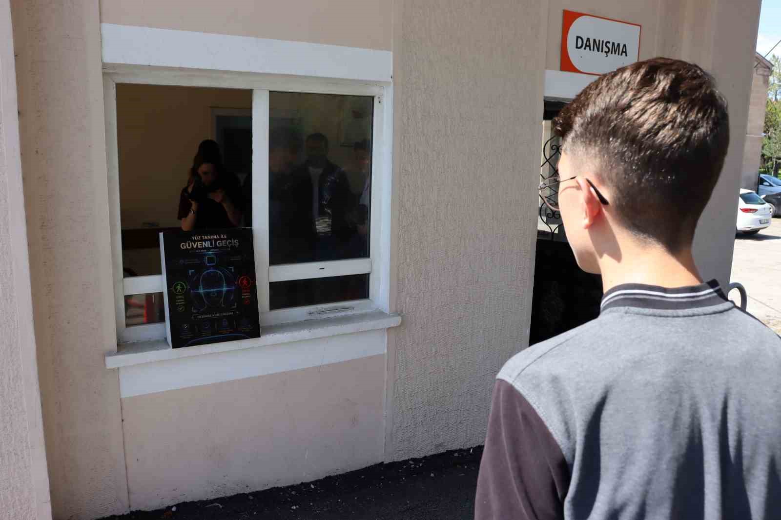 Öğretmenler yapay zeka ile okul güvenliğini artırdı
