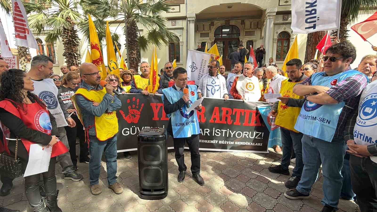 Öğretmenlerden "şiddet" tepkisi: "Ekranda şiddet içeren diziler durdurulmalı"
Öğretmenlerden "şiddet" tepkisi: "Ekranda şiddet içeren diziler durdurulmalı"