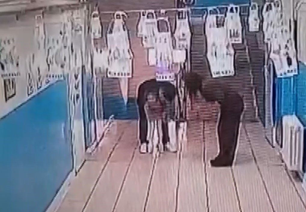 Öğretmenlerin Heimlich manevrası, öğrencinin hayatını kurtardı
