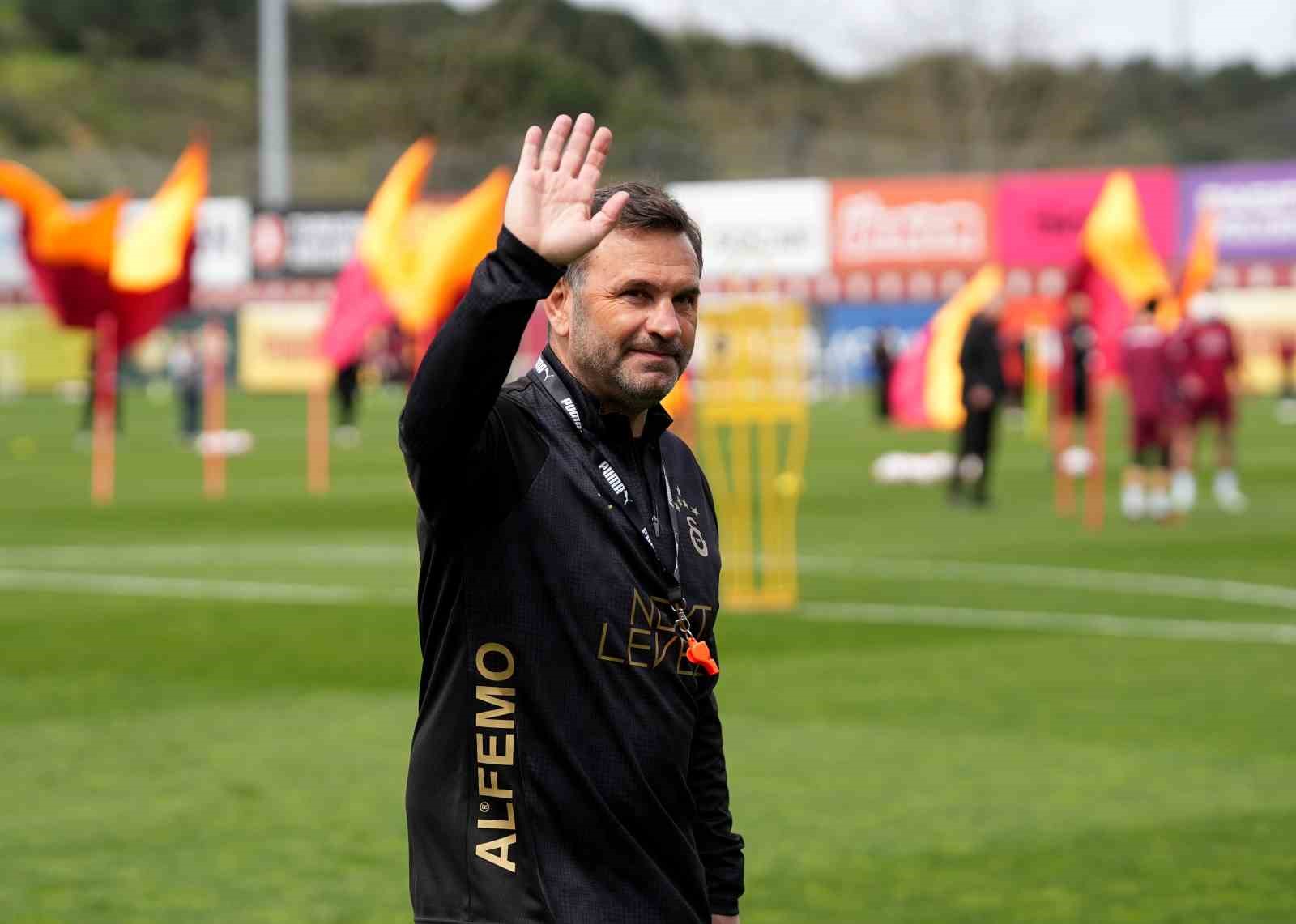 Okan Buruk: "4 sene üst üste şampiyon olacağımıza yüzde 100 inanıyorum"
Okan Buruk: "4 sene üst üste şampiyon olacağımıza yüzde 100 inanıyorum"