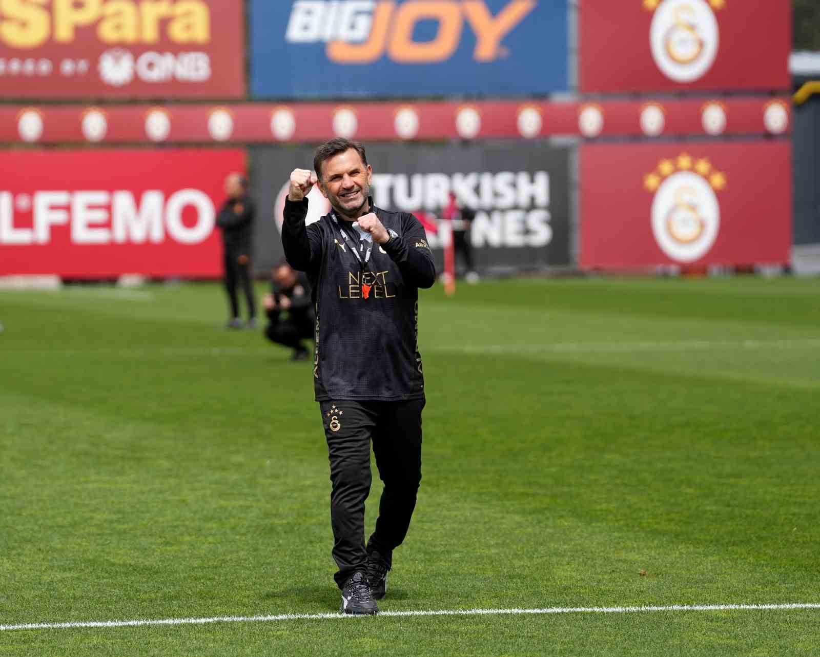 Okan Buruk: "4 sene üst üste şampiyon olacağımıza yüzde 100 inanıyorum"
Okan Buruk: "4 sene üst üste şampiyon olacağımıza yüzde 100 inanıyorum"