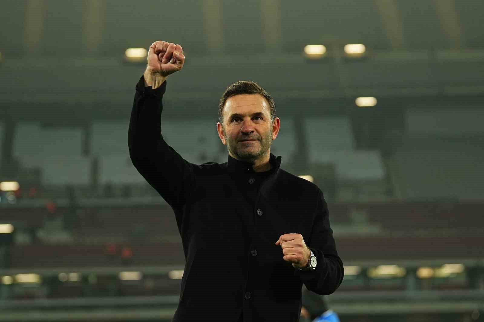 Okan Buruk, taraftarlara 3’lü çektirdi
