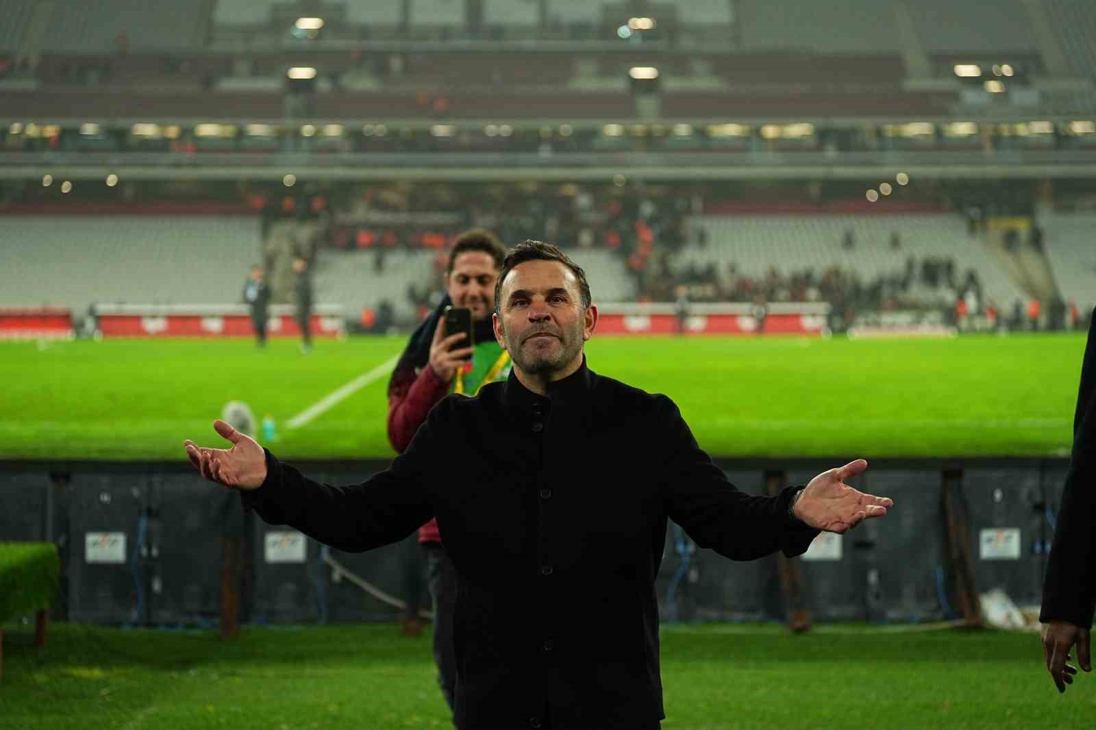 Okan Buruk, taraftarlara 3’lü çektirdi
