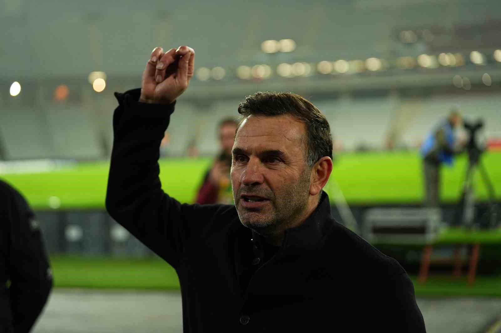 Okan Buruk, taraftarlara 3’lü çektirdi
