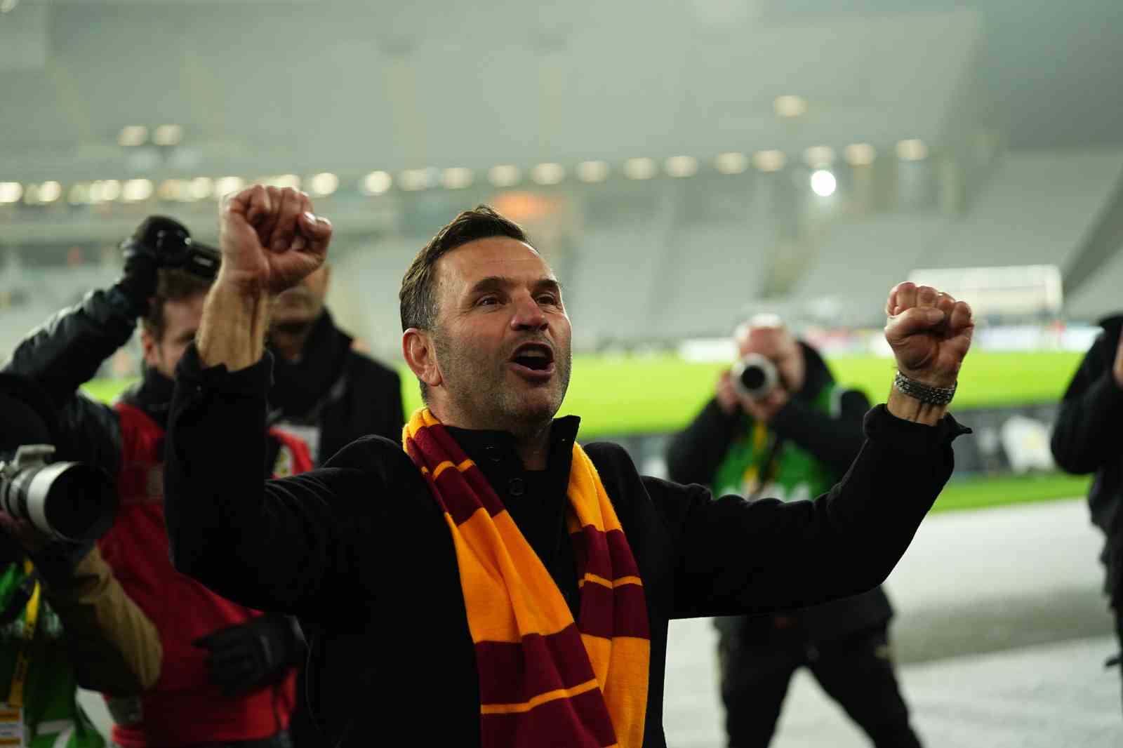 Okan Buruk, taraftarlara 3’lü çektirdi
