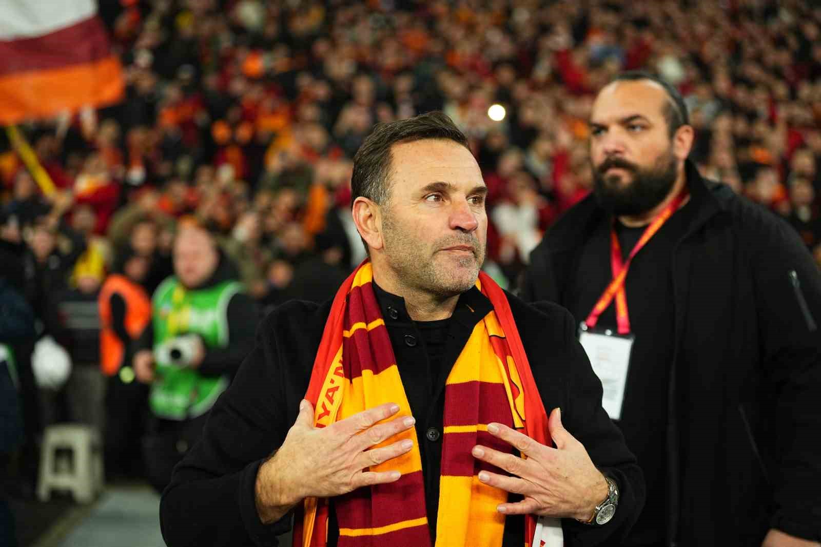 Okan Buruk, taraftarlara 3’lü çektirdi
