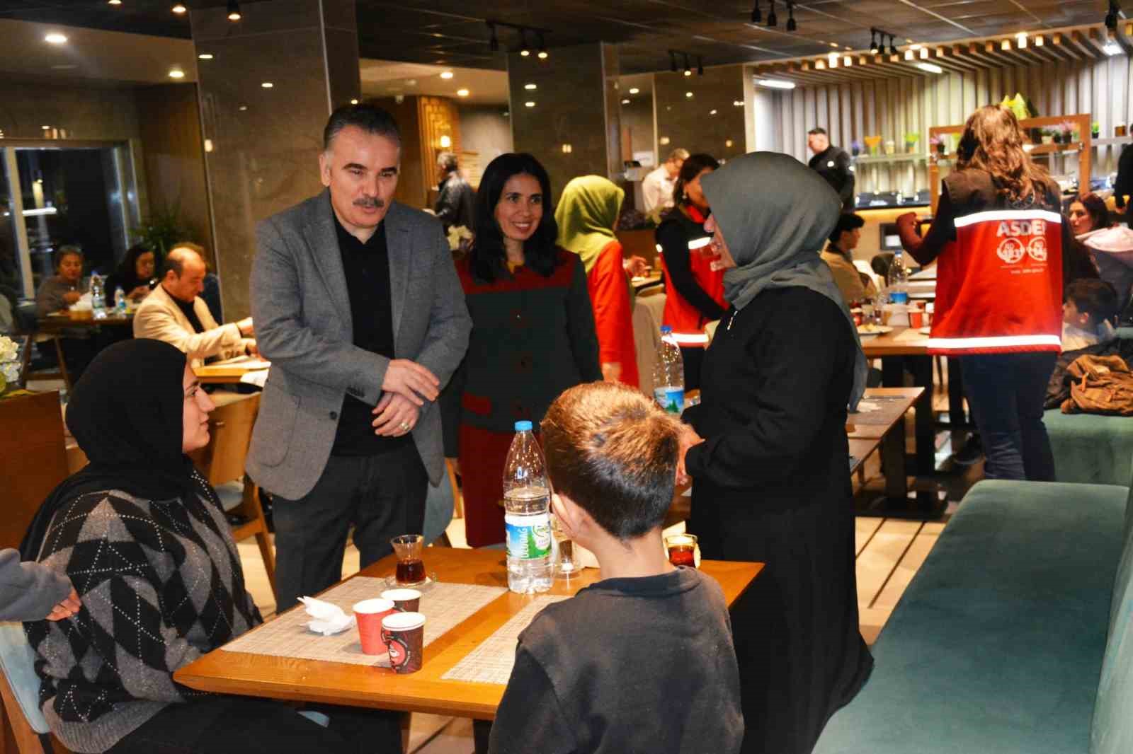 Öksüz ve yetim çocuklar için iftar programı düzenlendi
