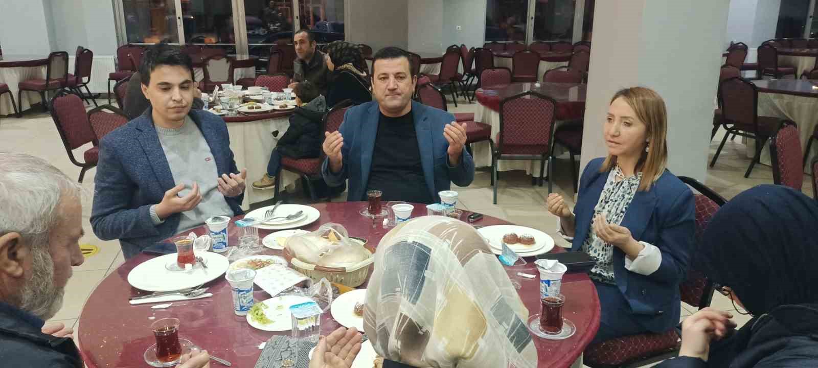 Öksüz ve yetimler için gönülleri ısıtan iftar

