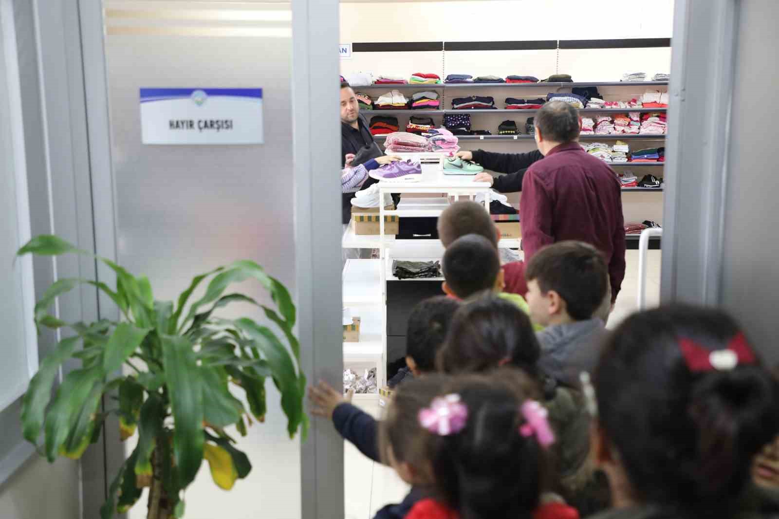 Öksüz ve yetimlerin bayramlıkları yine Talas Belediyesi’nden
Öksüz ve yetimlerin bayramlıkları yine Talas Belediyesi’nden