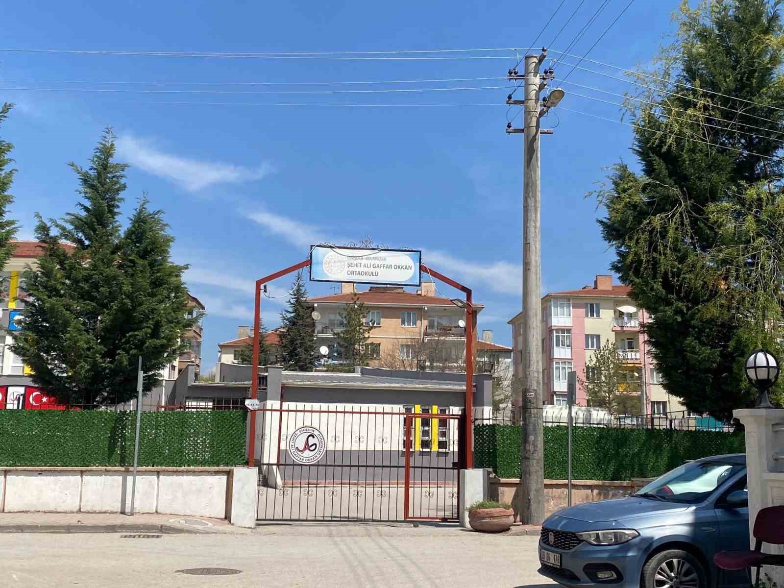 Okul çevresindeki ‘şüpheli’ ekipleri harekete geçirdi
