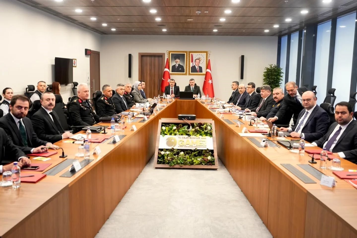 Okul güvenliğine yönelik alınacak tedbirler VKS toplantısında görüşüldü
