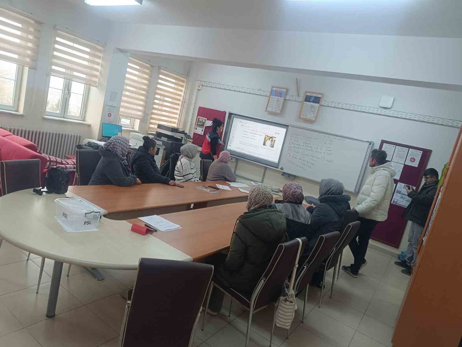 Okul kantinleri çalışanlarına özel hijyen eğitimi verildi
