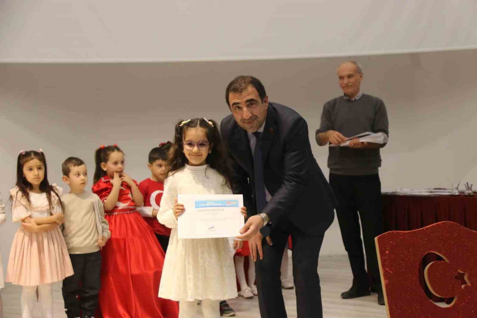 Okul öncesi öğrencileri İstiklâl Marşı’nı ezbere okudu
