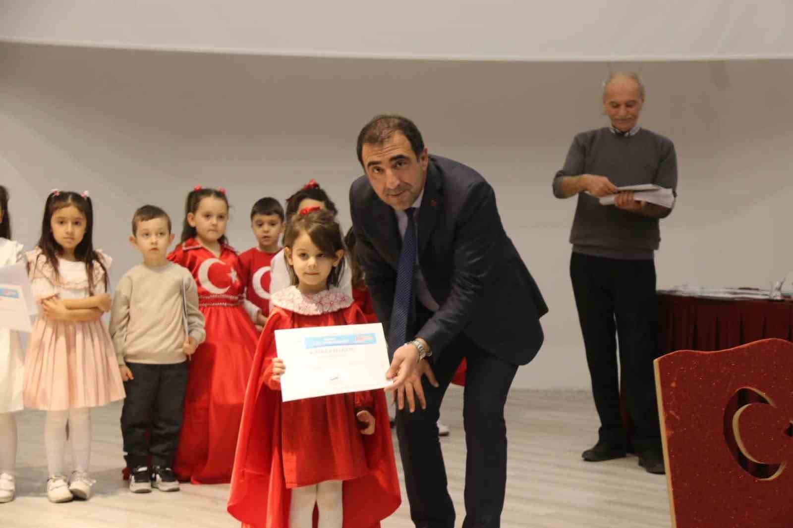 Okul öncesi öğrencileri İstiklâl Marşı’nı ezbere okudu
