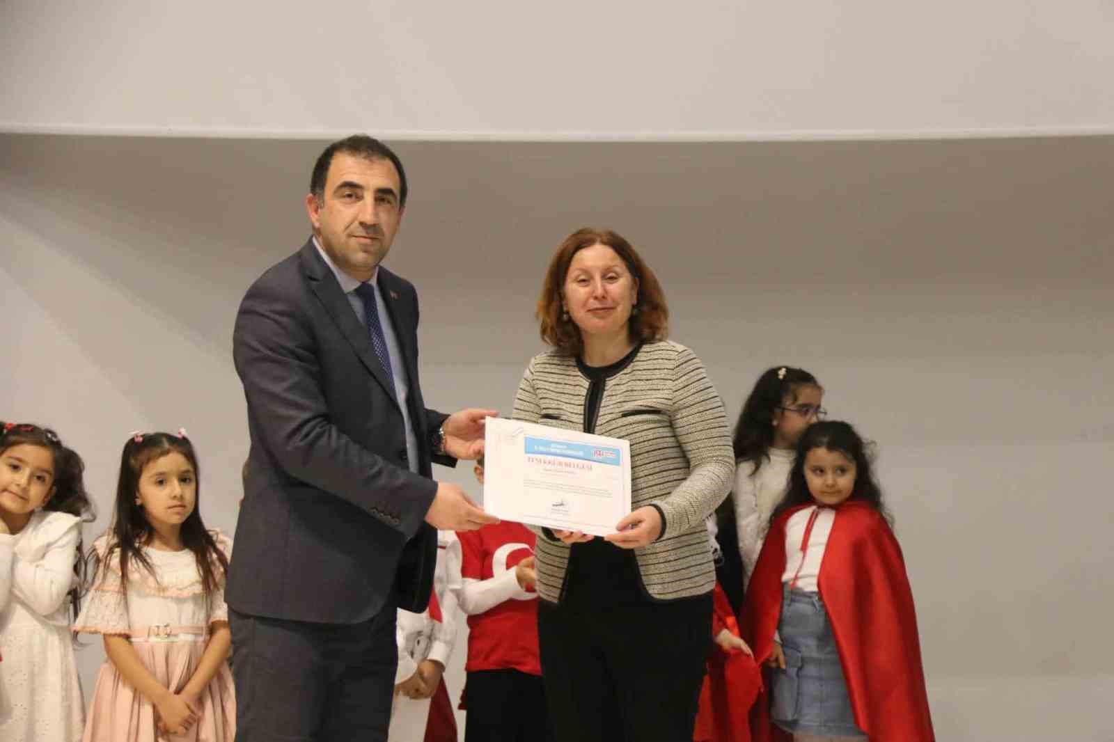 Okul öncesi öğrencileri İstiklâl Marşı’nı ezbere okudu
