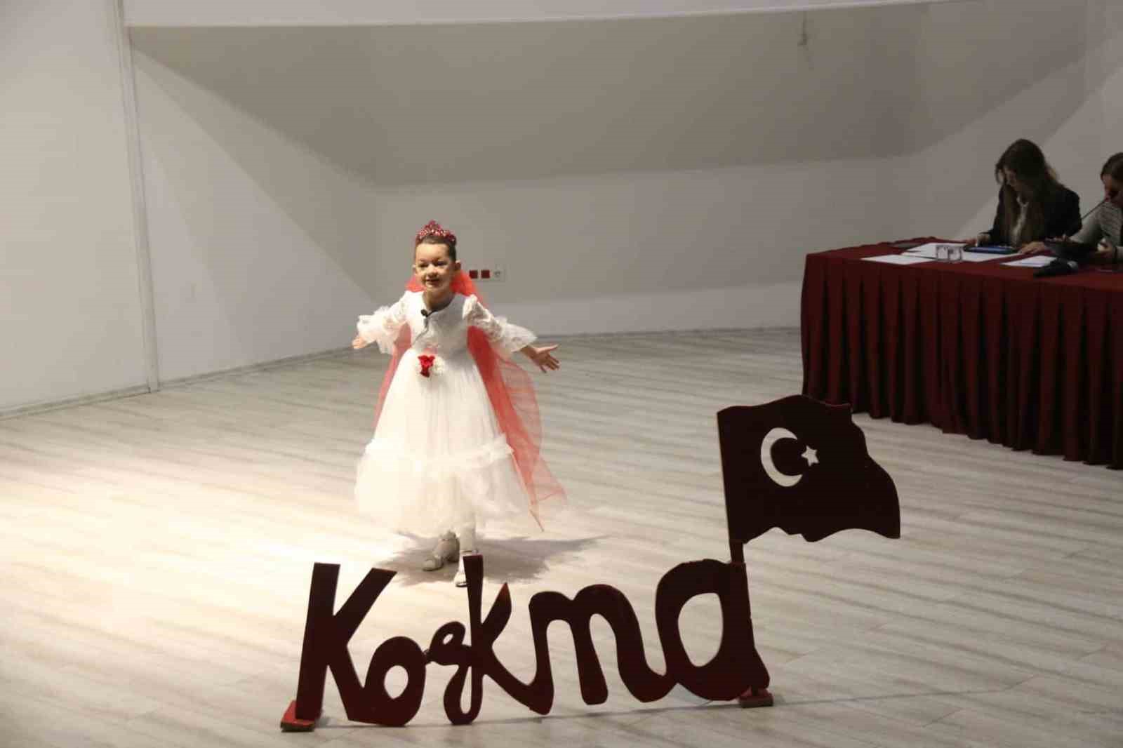 Okul öncesi öğrencileri İstiklâl Marşı’nı ezbere okudu
