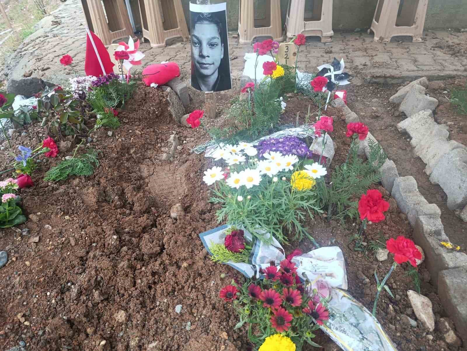 Okul saldırısı herkesi derinden etkiledi,  ’Kendi çocuğum vefat etmiş gibi uyuyamıyorum’
