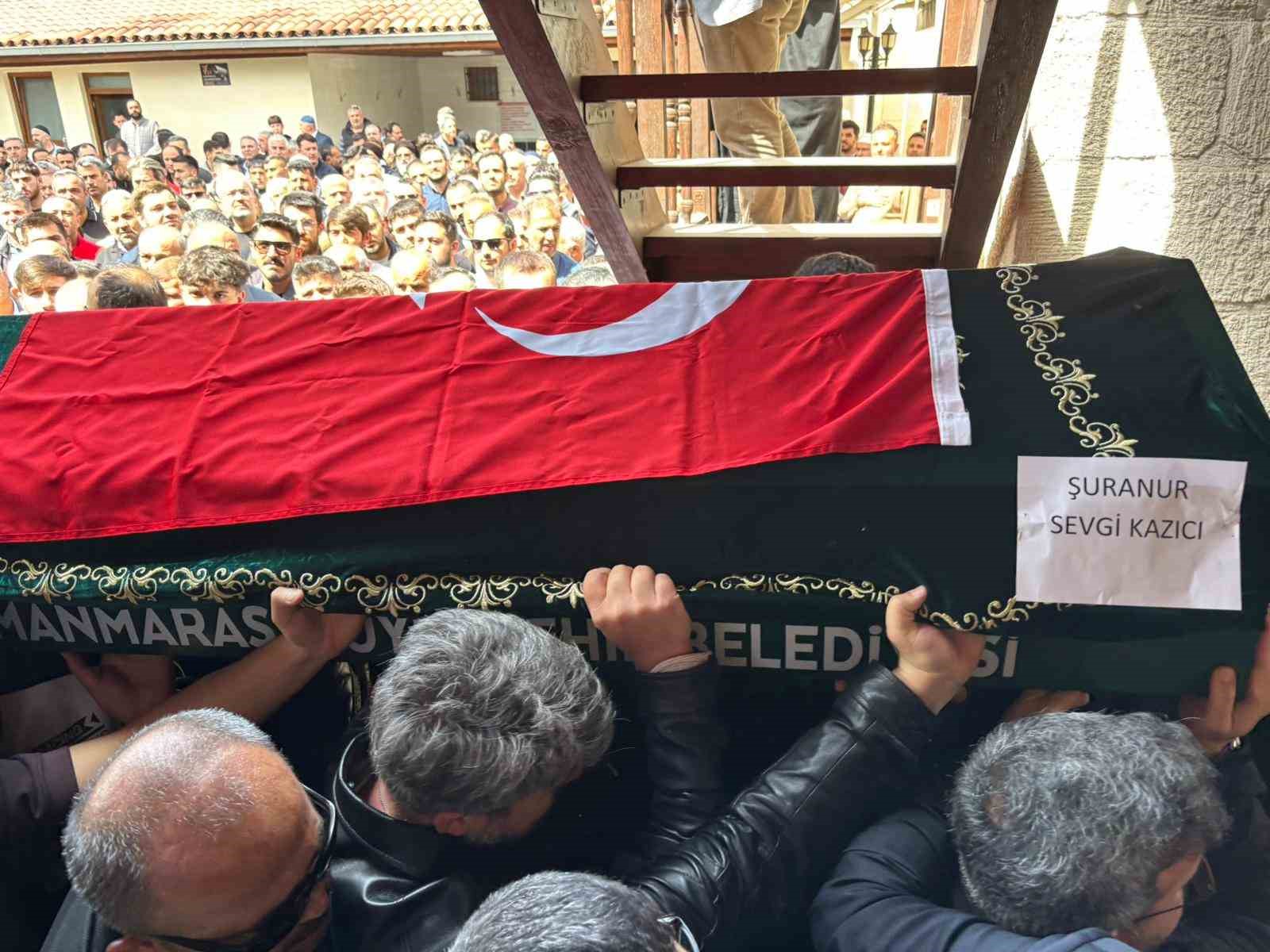 Okul saldırısında hayatını kaybeden Şuranur son yolculuğuna uğurlandı
