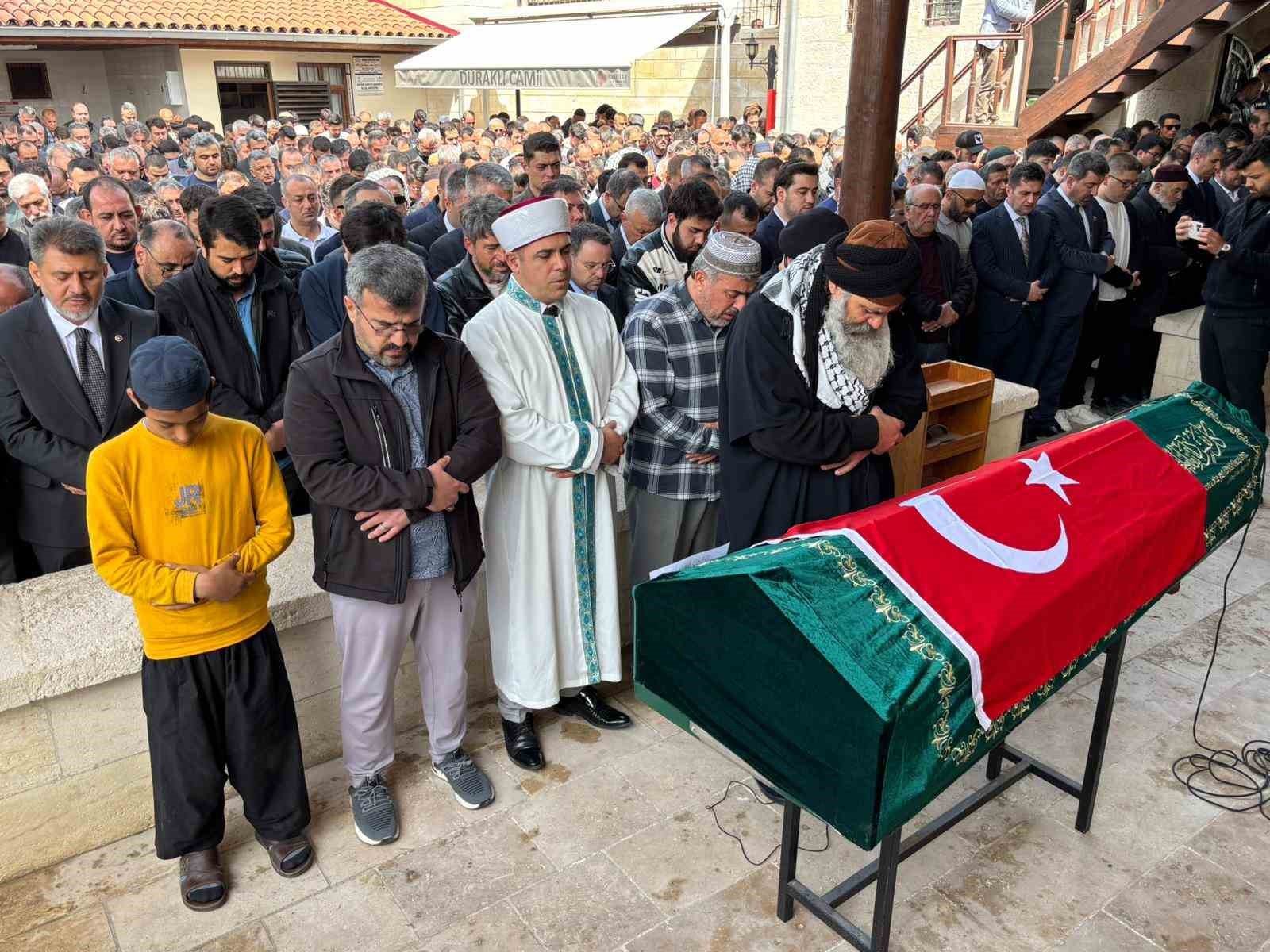 Okul saldırısında hayatını kaybeden Şuranur son yolculuğuna uğurlandı
