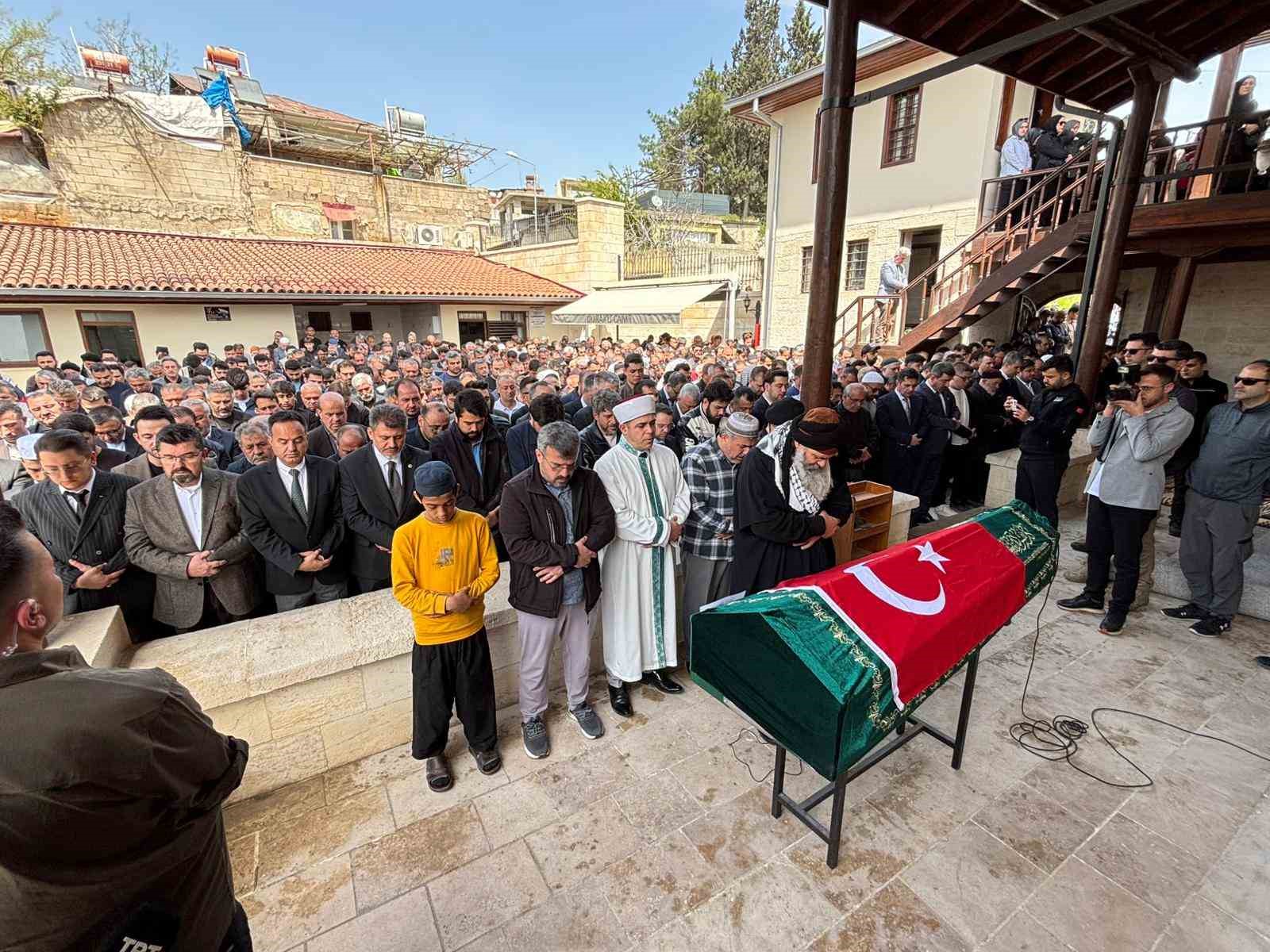 Okul saldırısında hayatını kaybeden Şuranur son yolculuğuna uğurlandı
