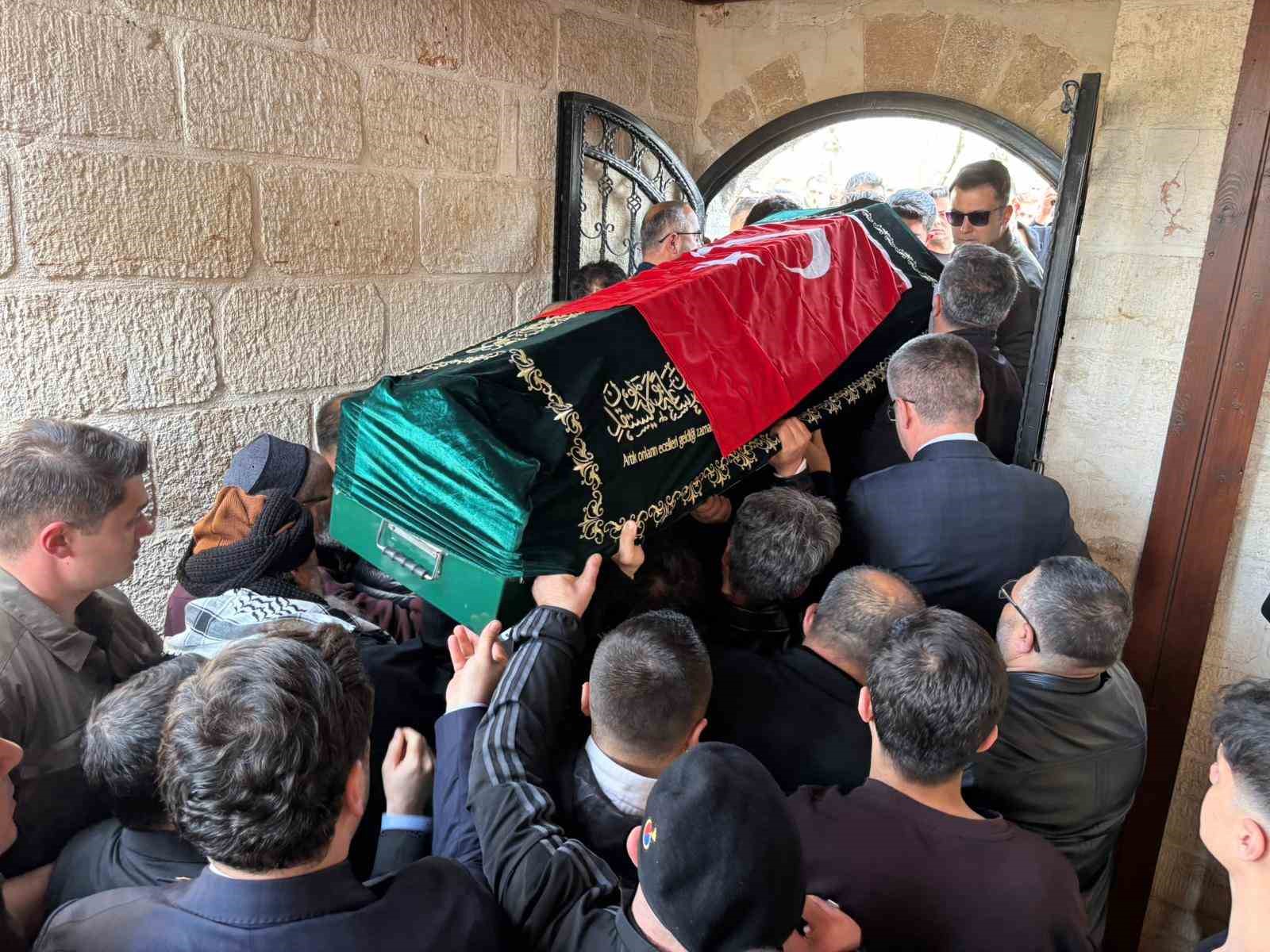 Okul saldırısında hayatını kaybeden Şuranur son yolculuğuna uğurlandı
