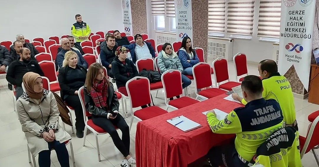 Okul servisi şoför ve rehber personeline trafik eğitimi
