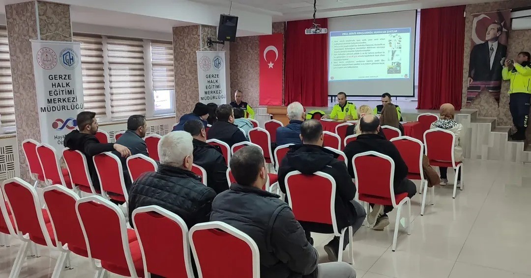 Okul servisi şoför ve rehber personeline trafik eğitimi
