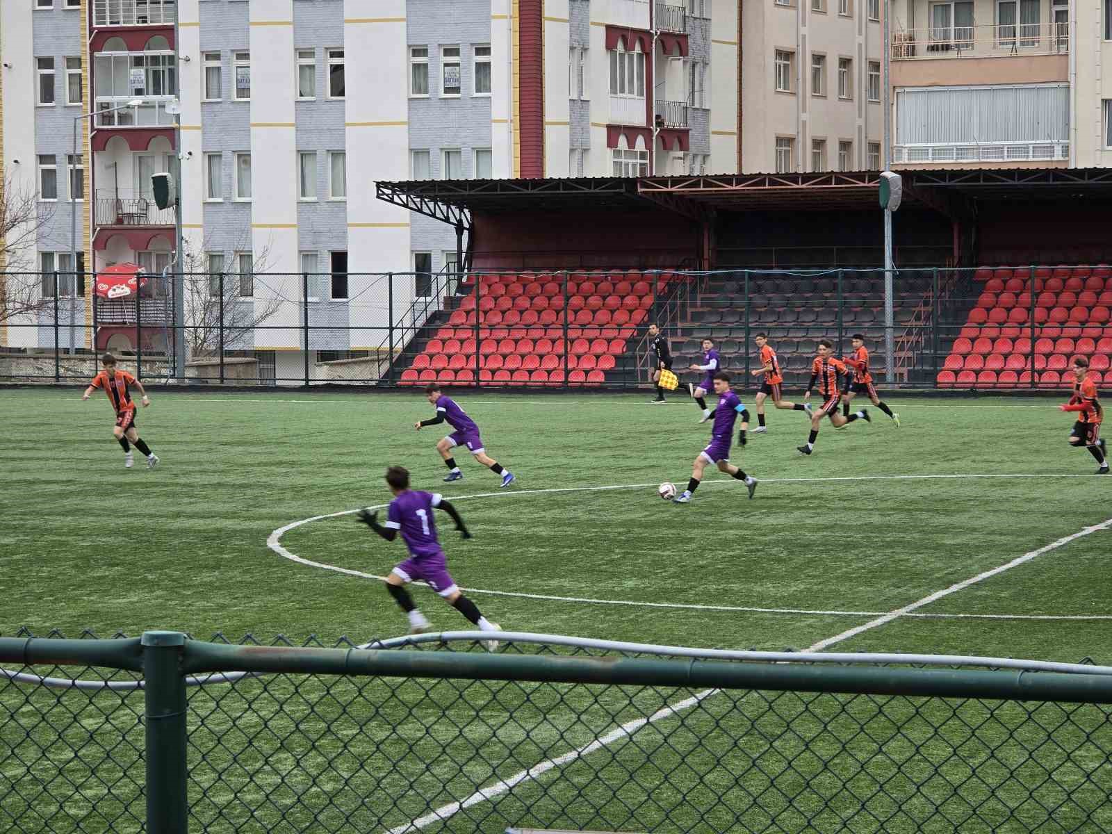 Okul sporları futbol gençler grup yarışmaları 288 sporcunun katılımıyla Yozgat’ta başladı
