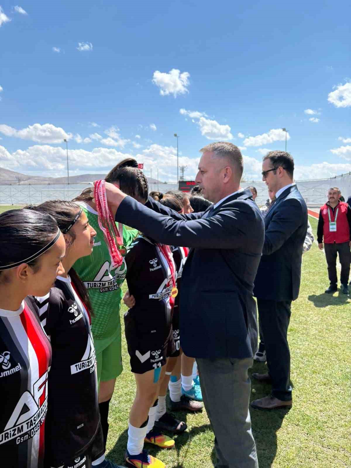 Okul Sporları Futbol Gençler Yarı Final Müsabakaları tamamlandı
