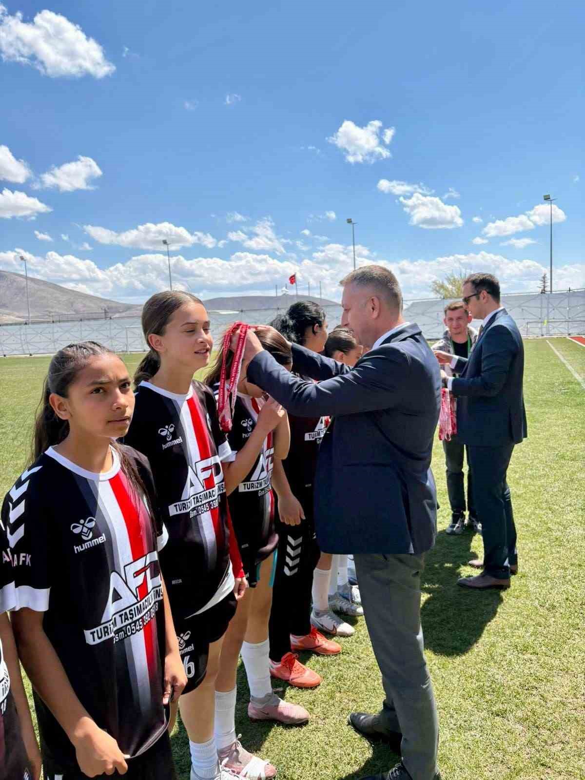 Okul Sporları Futbol Gençler Yarı Final Müsabakaları tamamlandı
