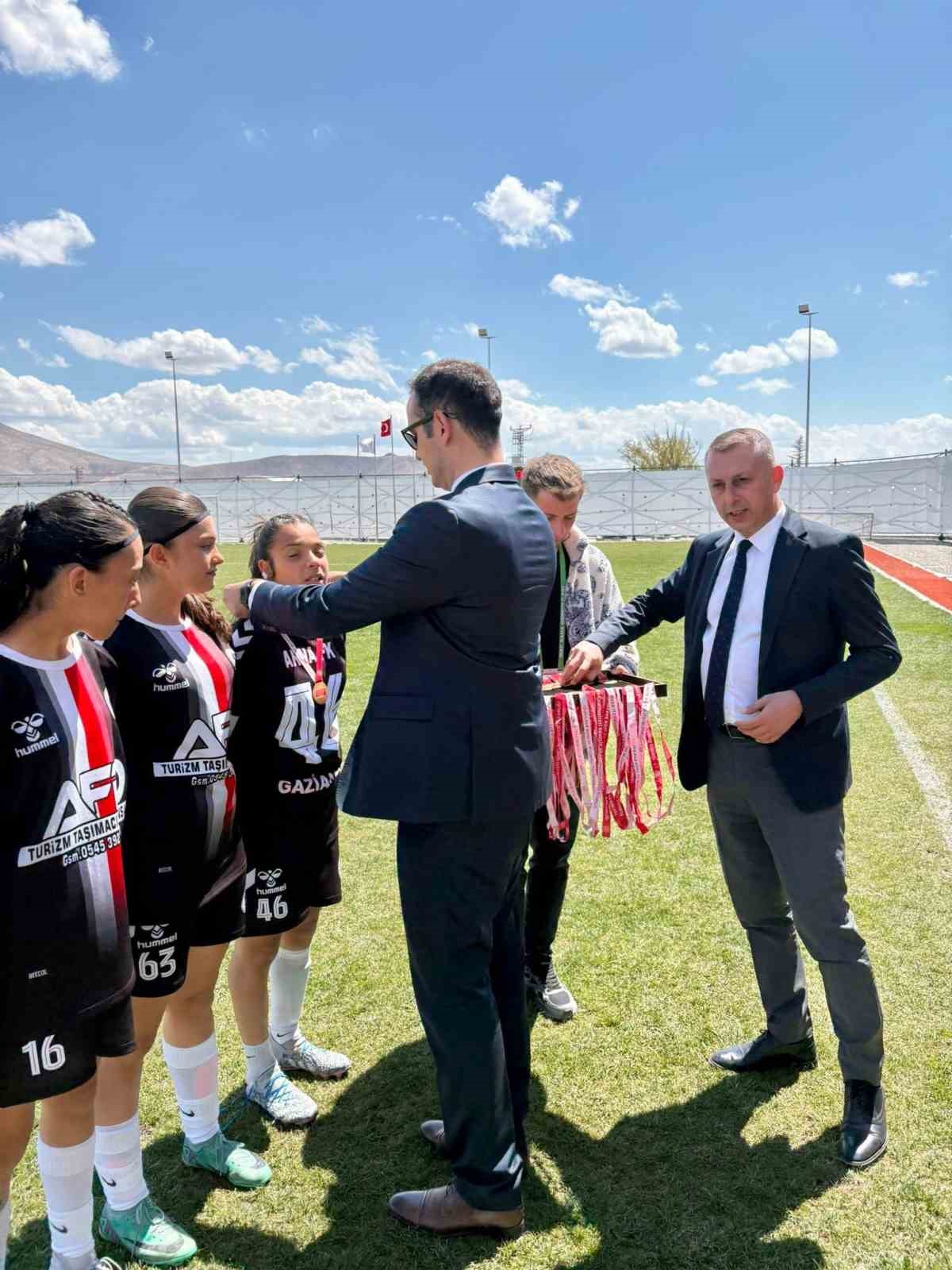 Okul Sporları Futbol Gençler Yarı Final Müsabakaları tamamlandı
