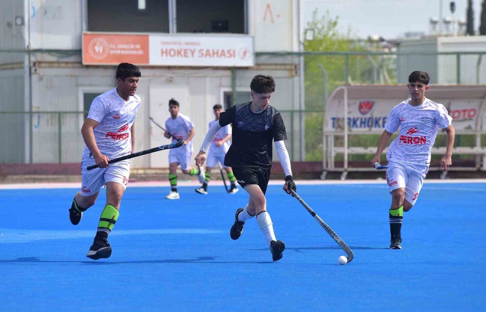 Okul sporları hokey grup müsabakaları Osmaniye’de başladı
Okul sporları hokey grup müsabakaları Osmaniye’de başladı