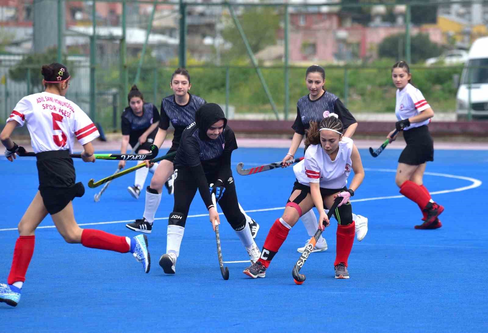 Okul sporları hokey grup müsabakaları Osmaniye’de başladı
Okul sporları hokey grup müsabakaları Osmaniye’de başladı