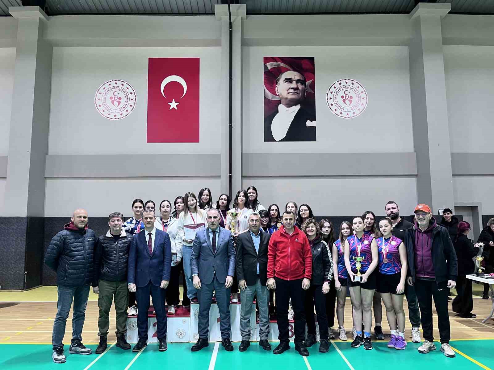Okul sporları karate  ve badminton il birinciliği müsabakaları tamamlandı
