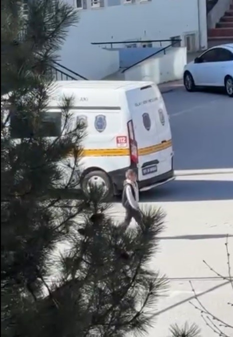 Okul tuvaletinde silah ve tehdit notu bulundu
