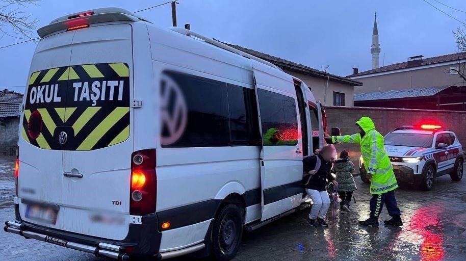 Okul zili yeniden çaldı, jandarmadan öğrencilere trafik güvenliği denetimi
