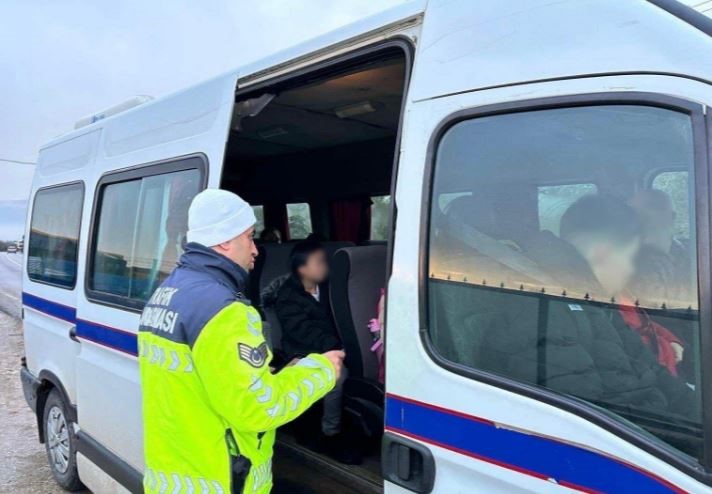 Okul zili yeniden çaldı, jandarmadan öğrencilere trafik güvenliği denetimi
