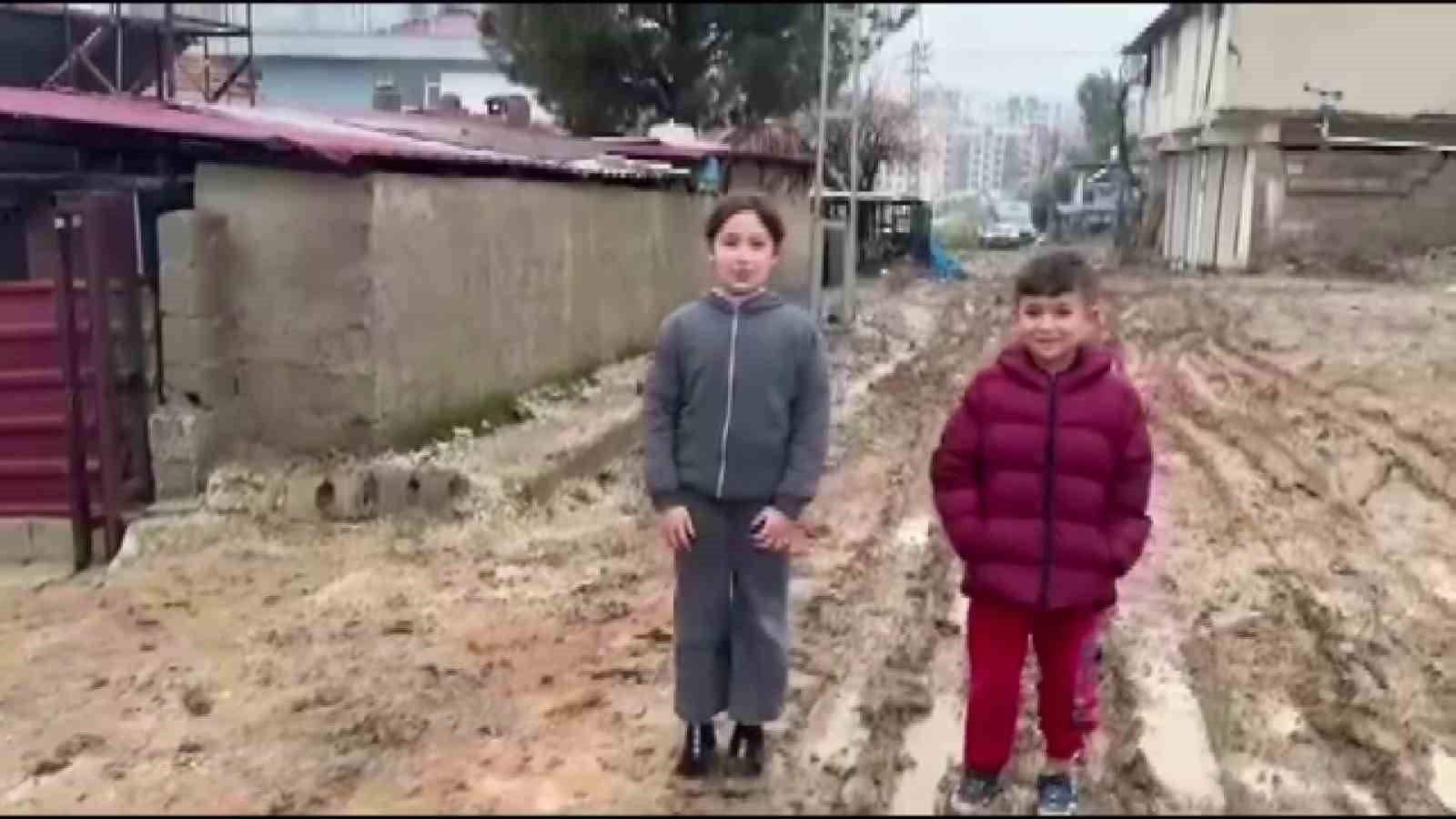 ‘Okula gidip gelemiyorum, sokakta kardeşlerimle oynayamıyorum’ diyerek belediye başkanına seslenen çocukların istekleri yerine getirildi
