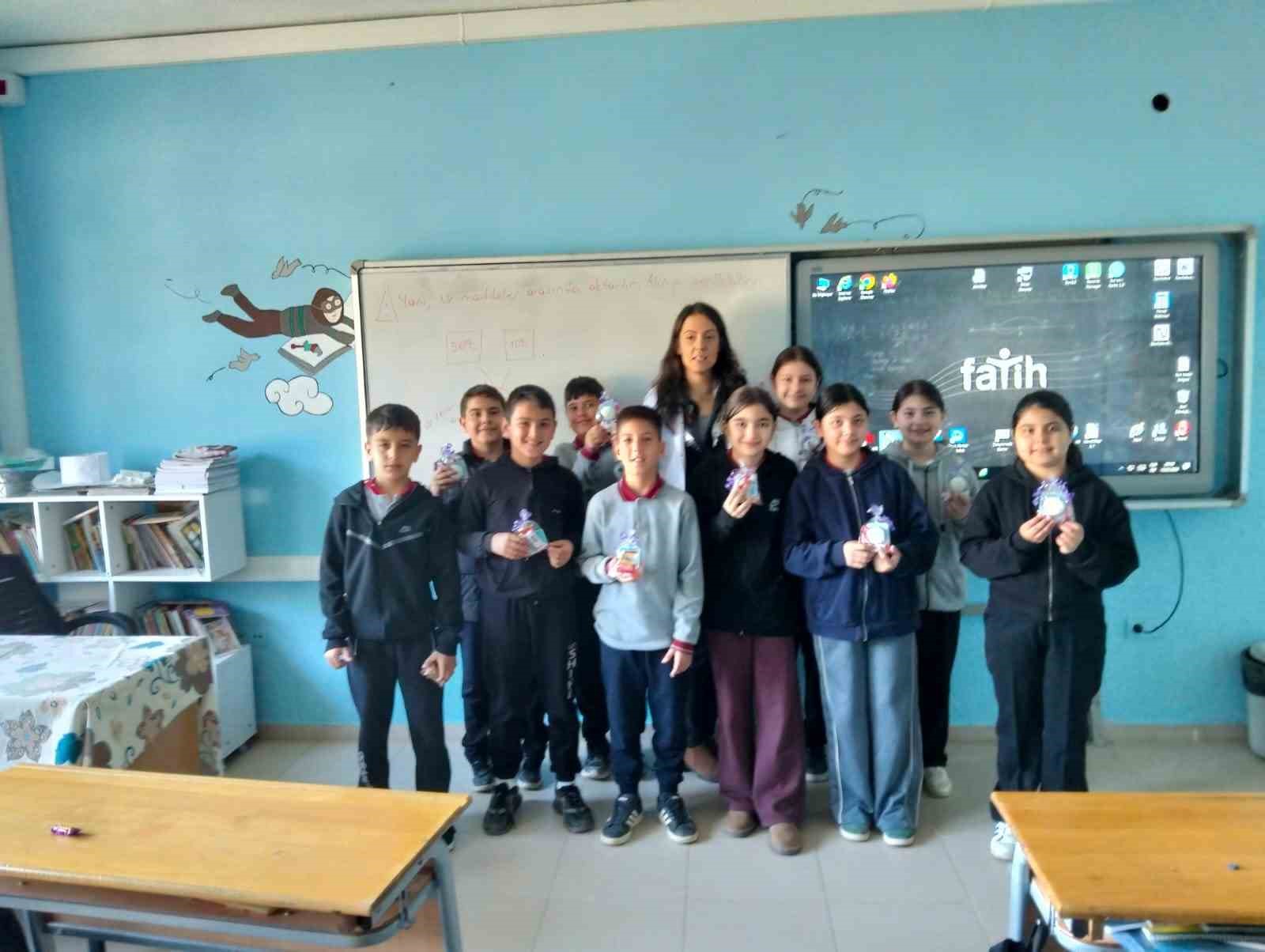 Okulda bayram geleneği yaşatıldı
