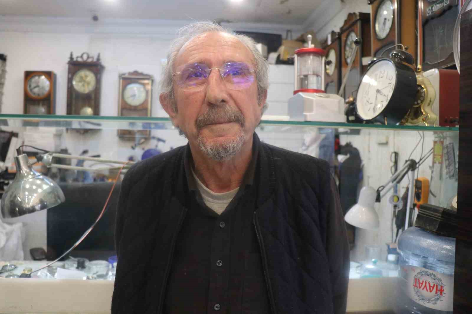 Okuldan vazgeçti, ömrünü akrep ve yelkovana adadı
