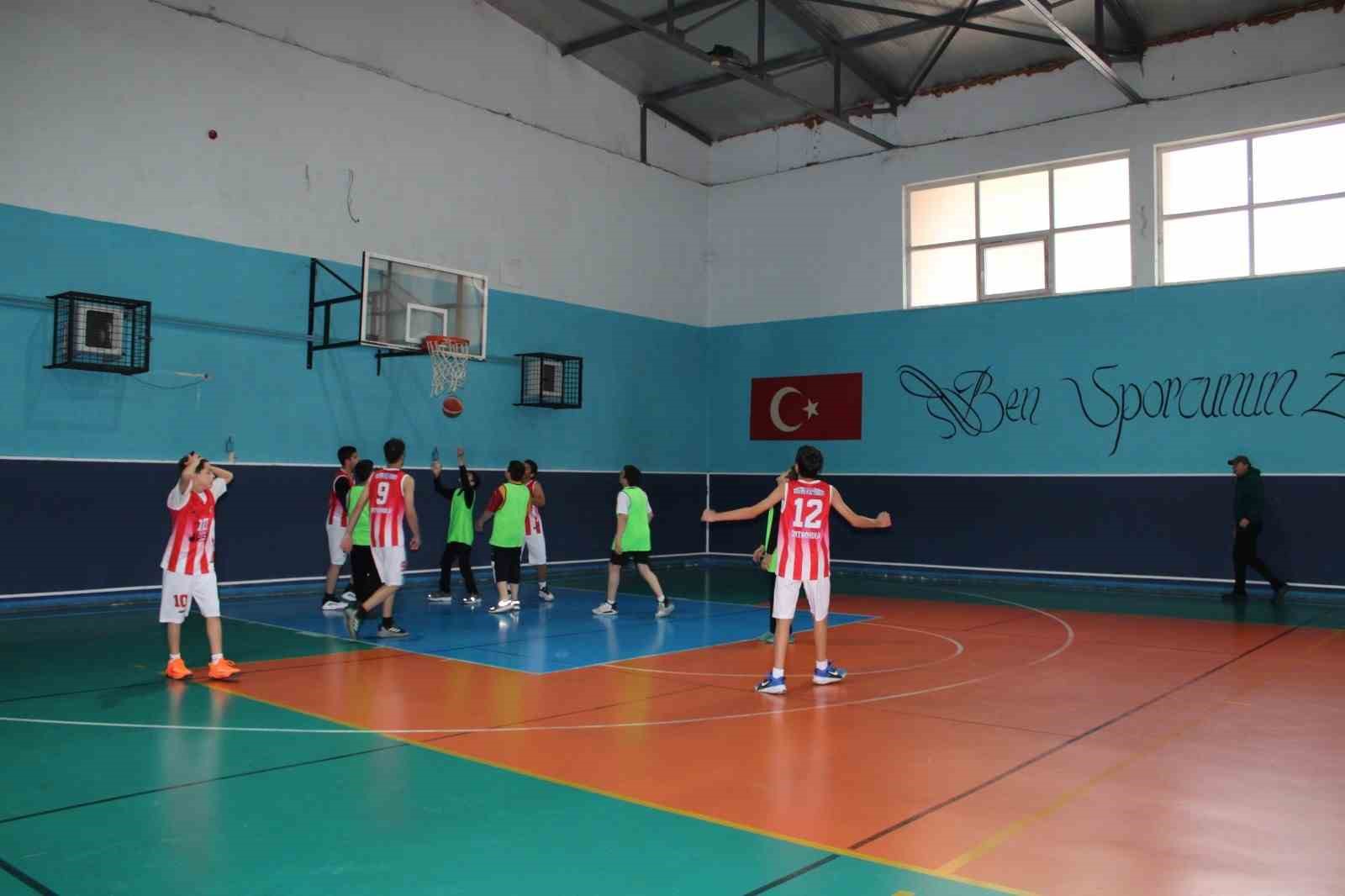 Okullar arası bahar şenlikleri spor müsabakaları heyecanı başladı
