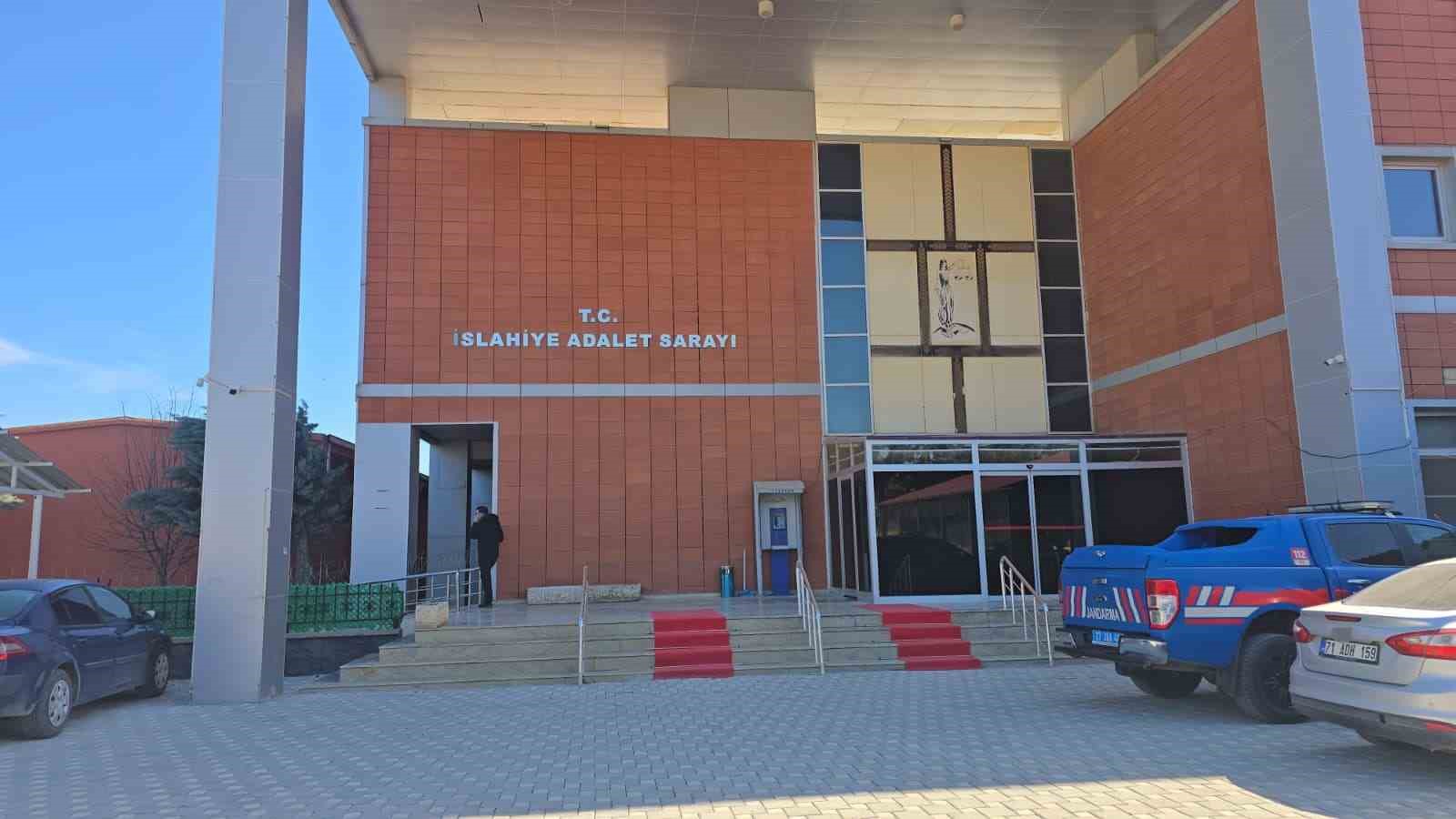 "Okullar değil yargı makamları hedef alınmalı" diyen şahıs gözaltına alındı
