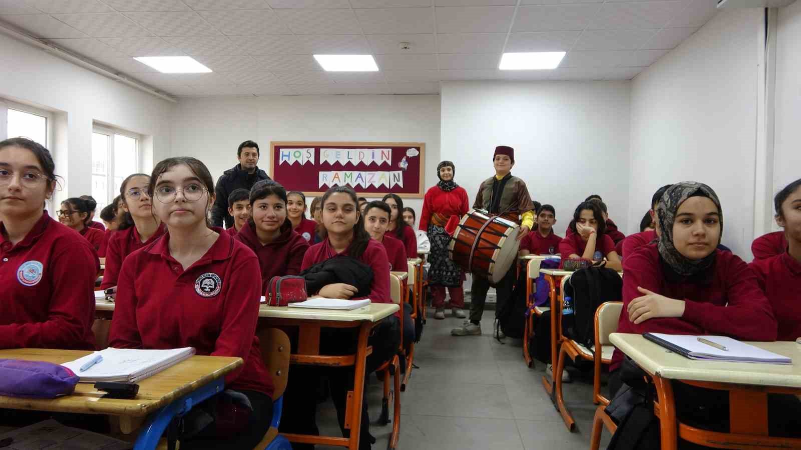 Okullar ramazanın manevi havasına göre süslendi
