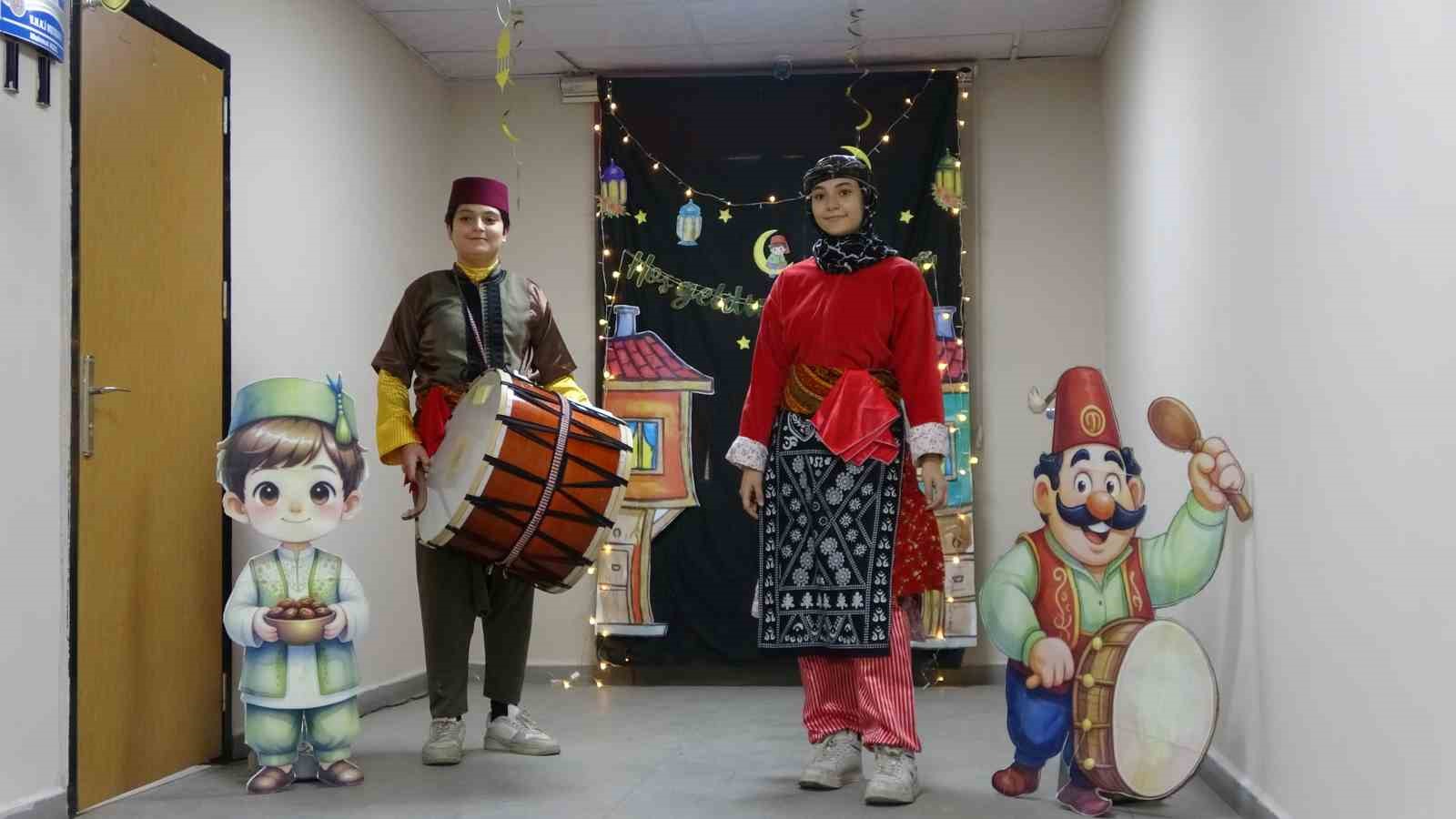 Okullar ramazanın manevi havasına göre süslendi
