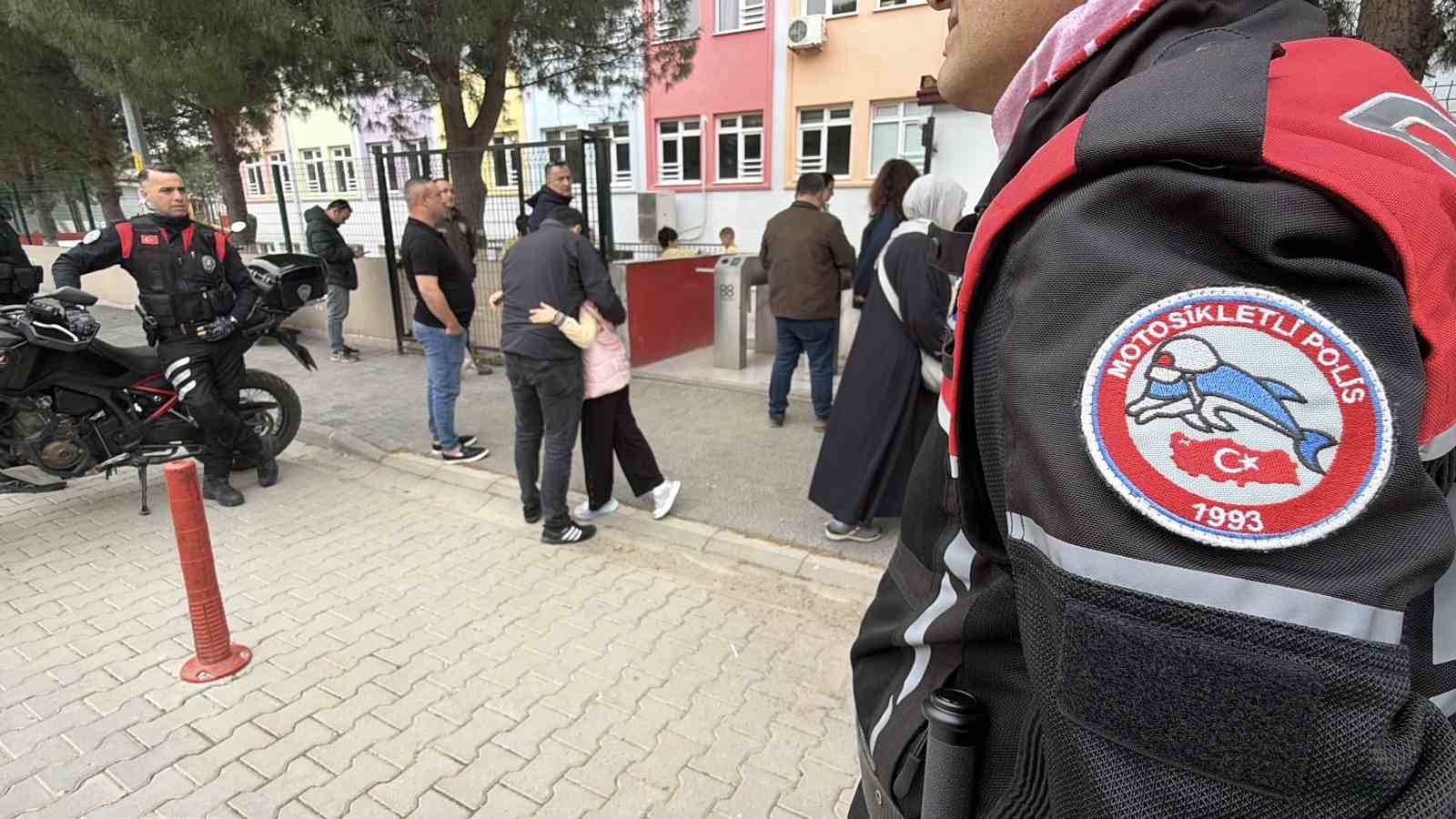 Okullarda huzurun ve güvenliğin sağlanması için ekipler görev başında
