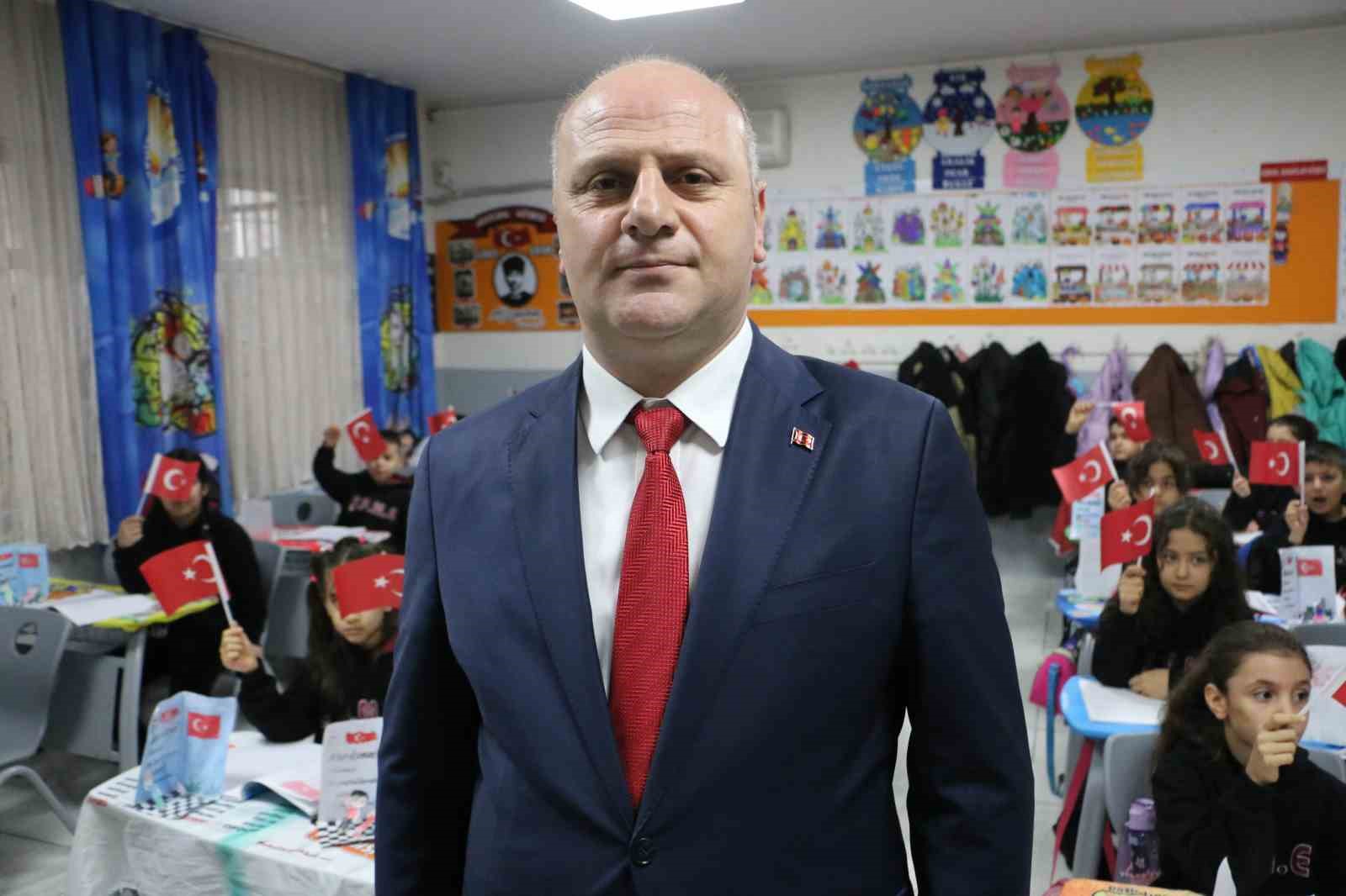 Okullarda ikinci dönem ’bayrak’ temasıyla başladı
