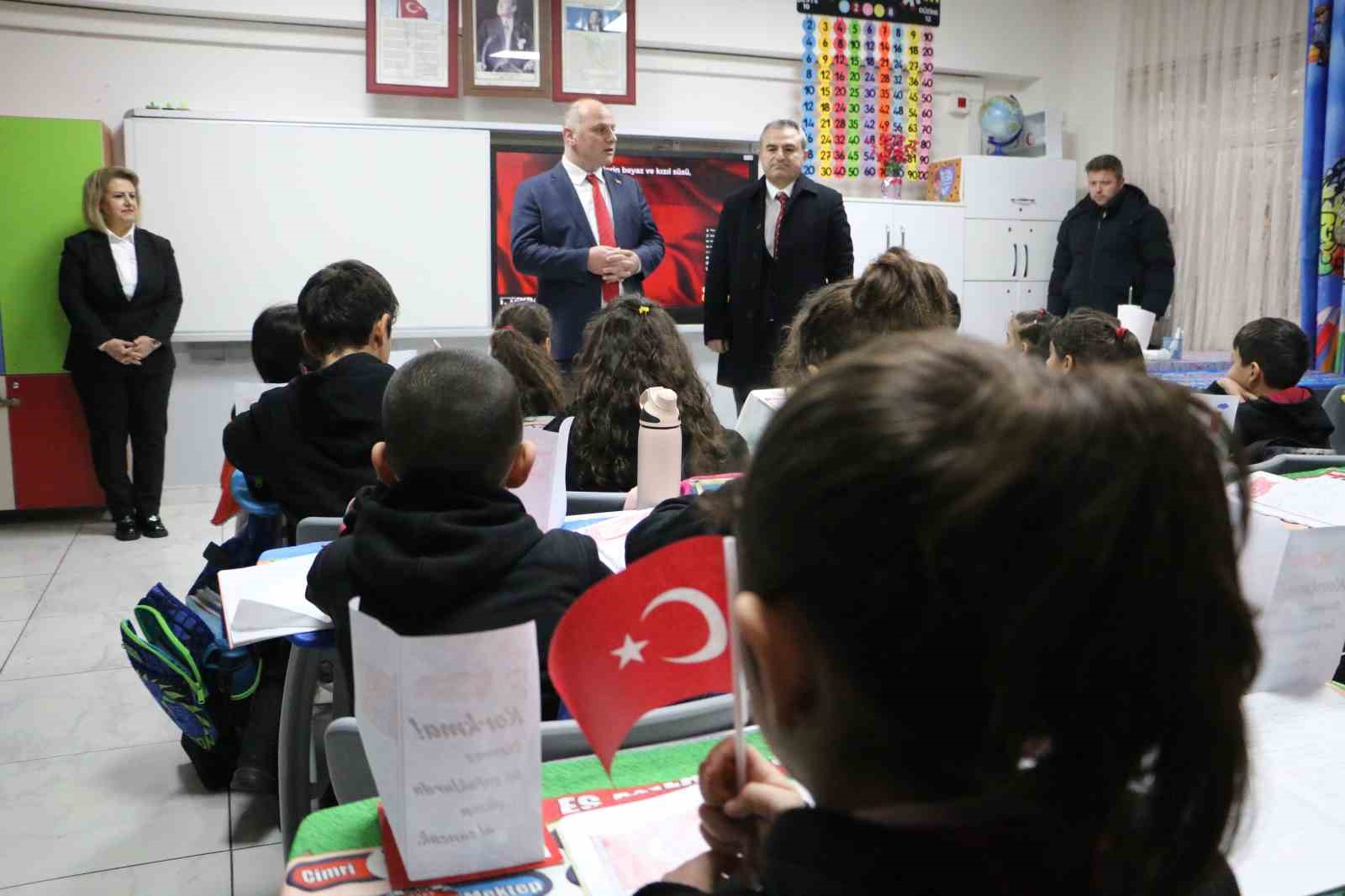 Okullarda ikinci dönem ’bayrak’ temasıyla başladı
