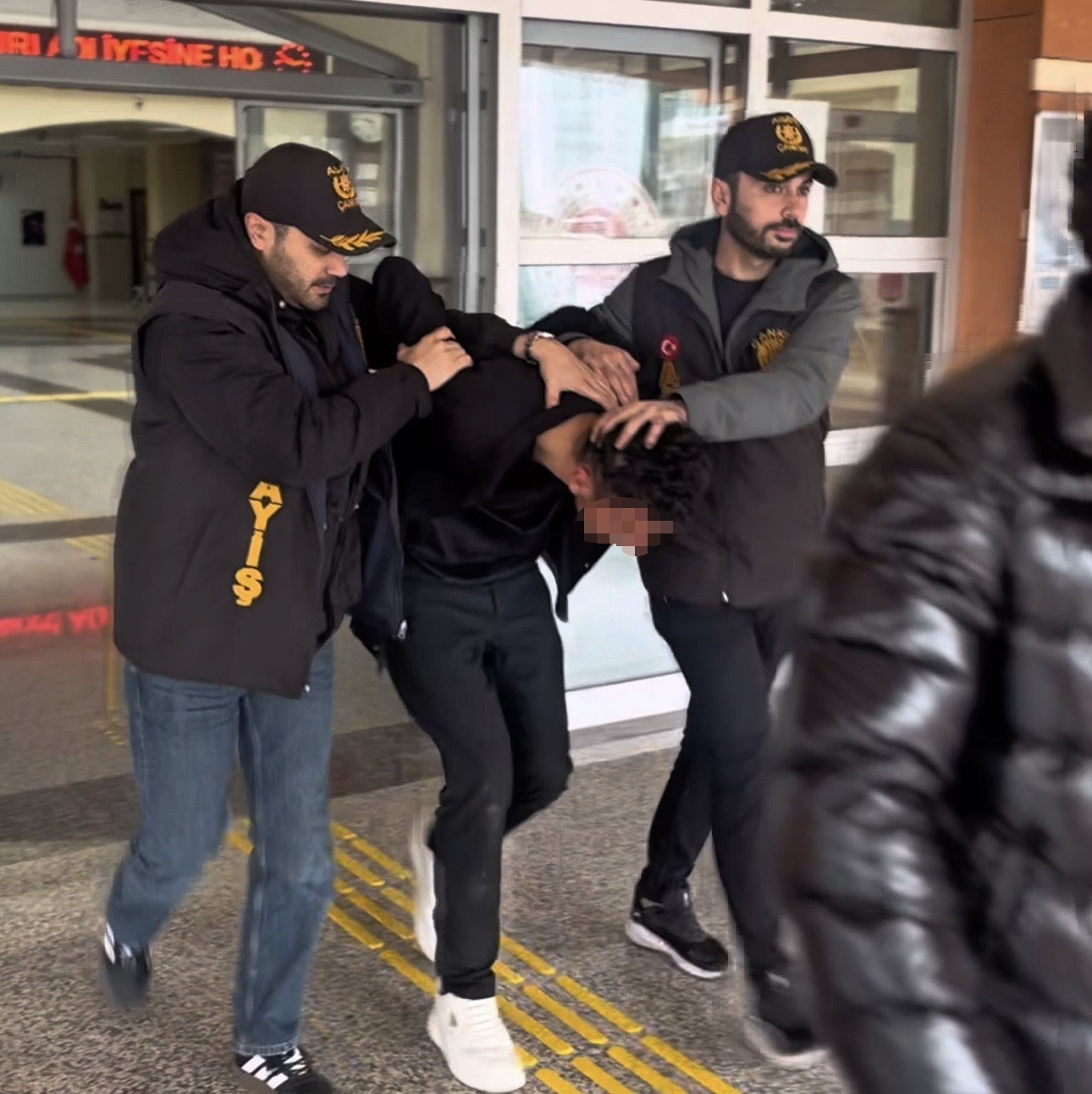 Okullardan hırsızlık yapan şahıs yakalandı
