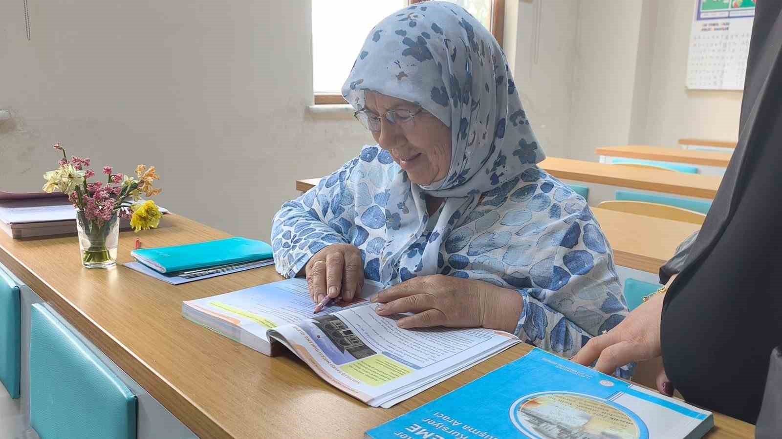 Okuma aşkı yarım kalmadı 66 yaşında okuryazar oldu
Okuma aşkı yarım kalmadı 66 yaşında okuryazar oldu