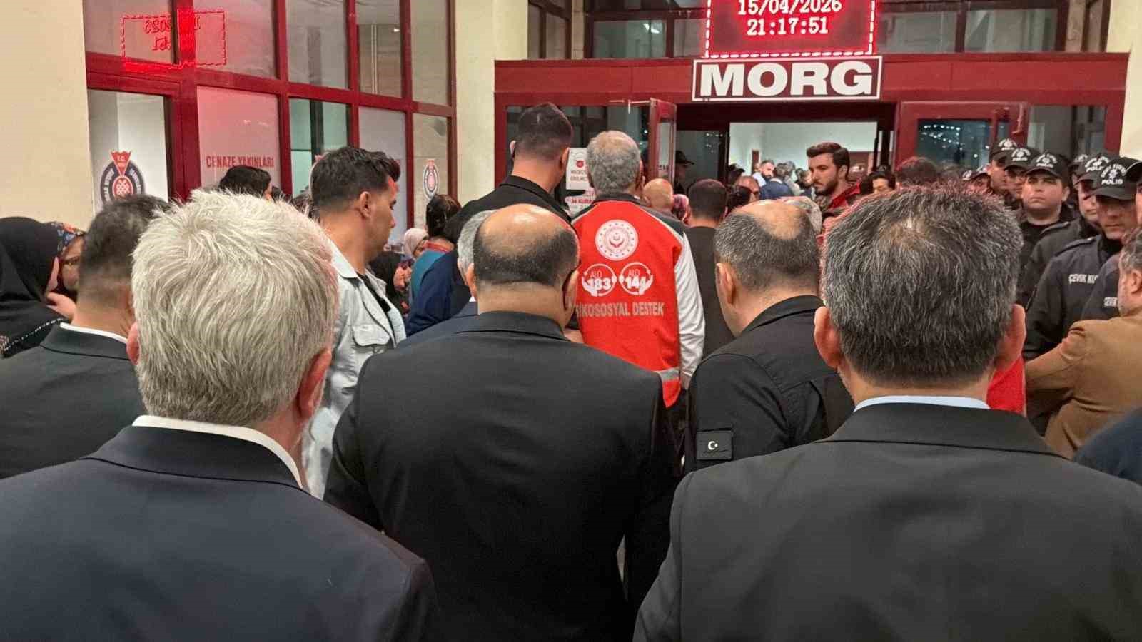 Ölenlerin yakınlarından Vali Ünlüer’e tepki
